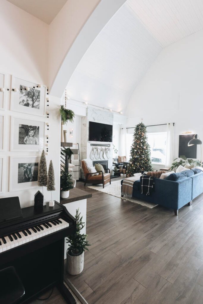Beautiful Christmas living with vaulted ceilings room