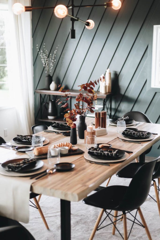 minimalist Thanksgiving tablescape