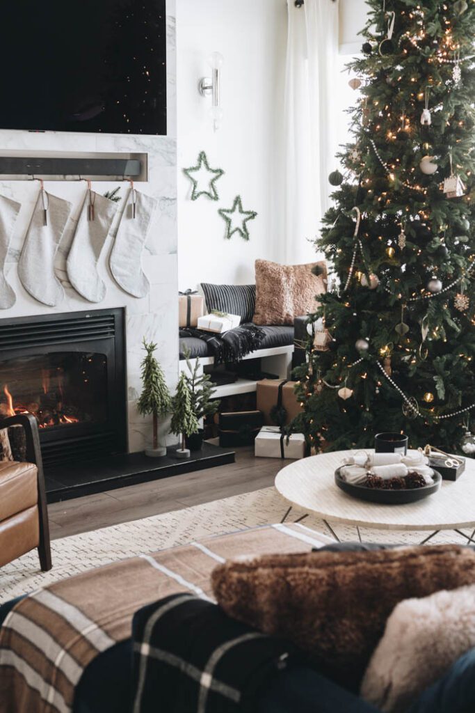 beautiful neutral living room decor for Christmas