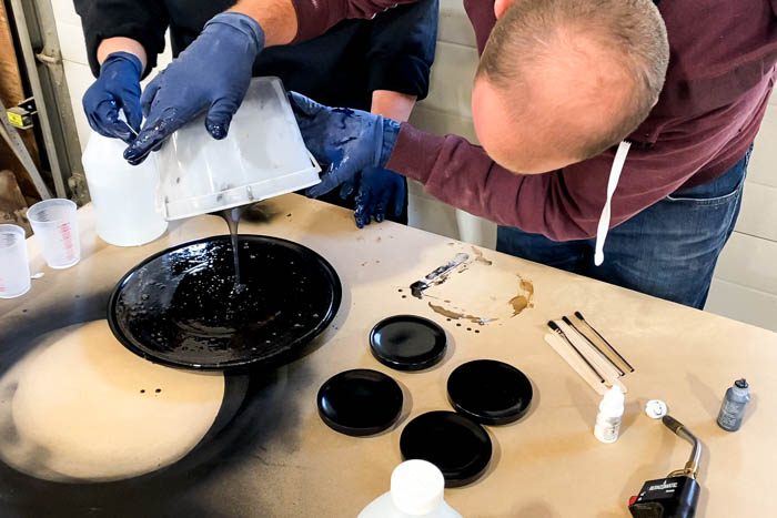pouring black resin epoxy on lazy susan makeover
