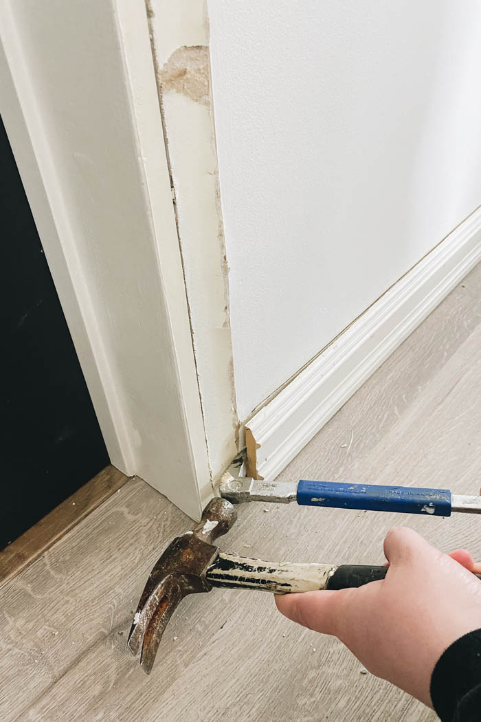 using pry bar to remove base boardmoulding