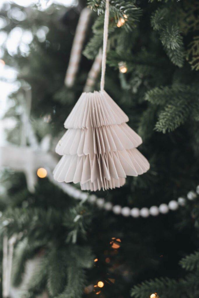 3D Paper Christmas Tree White